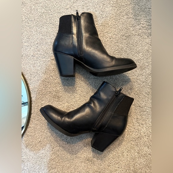 Vera Wang Shoes - Vera Wang Black Booties 9M